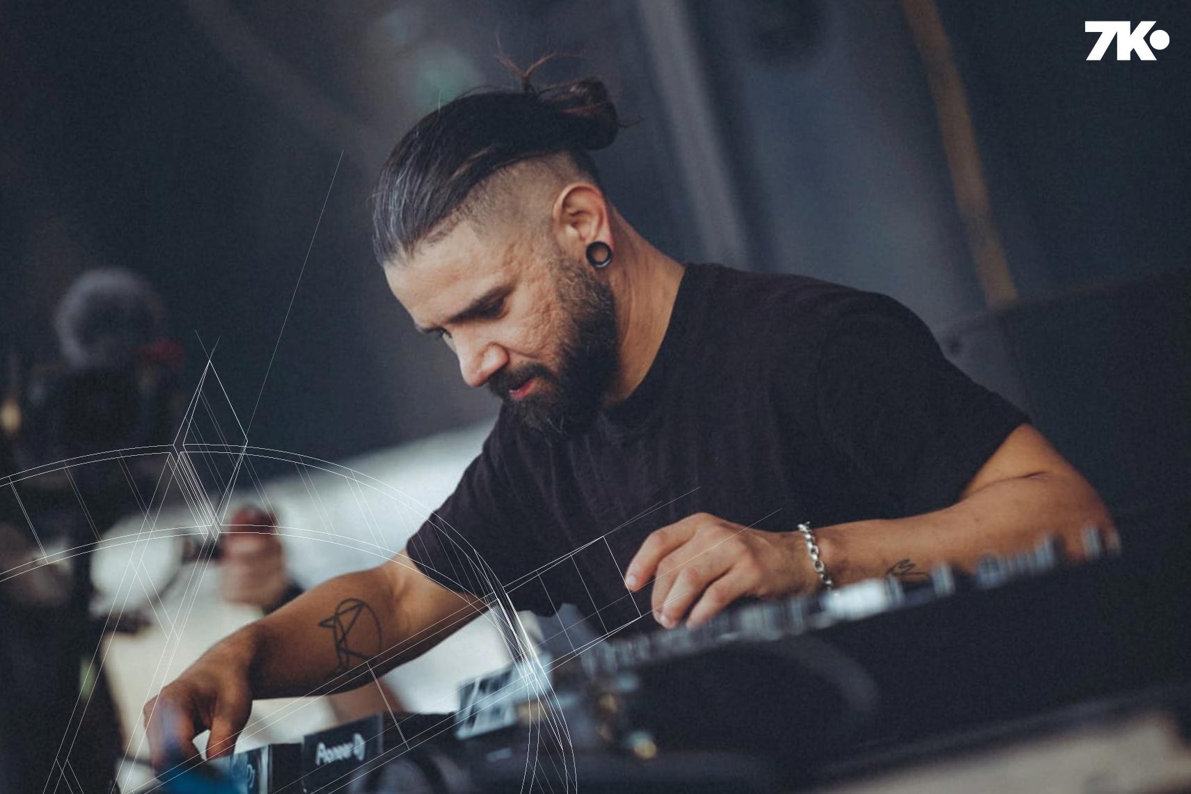 Skrillex dévoile son nouvel album dans un mix inédit