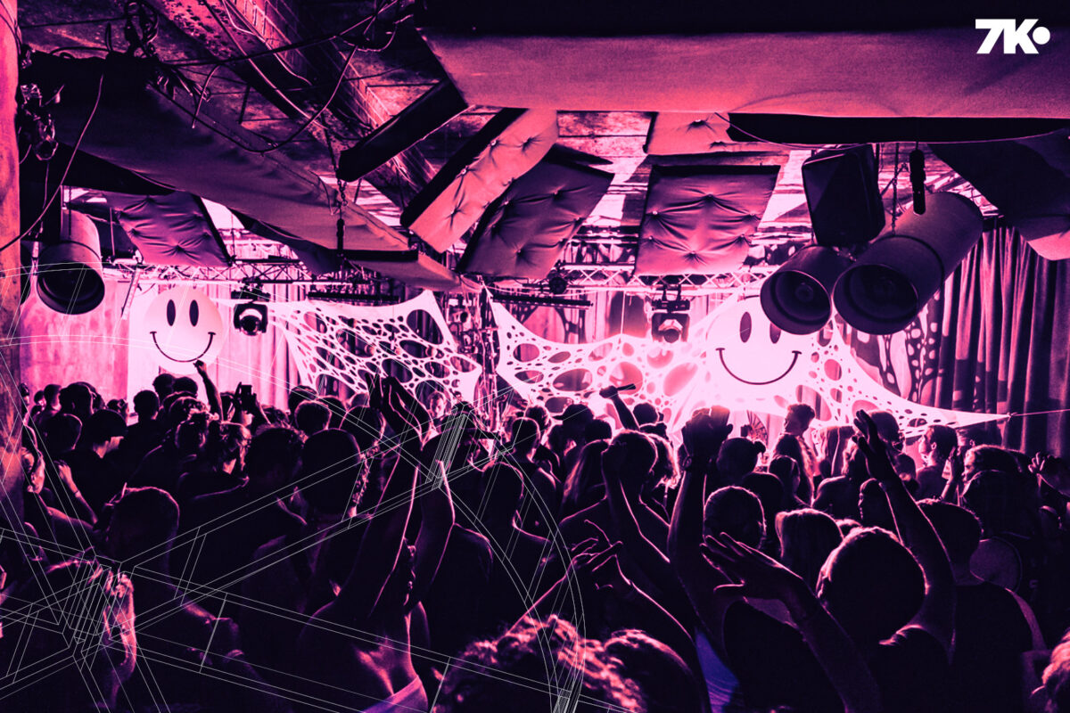 Acidica voit les choses en grand avec Cosmic Awakening